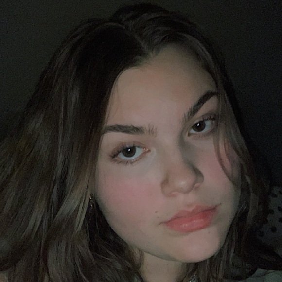 Meet your Posher, Taylor - Picture 2 of 3